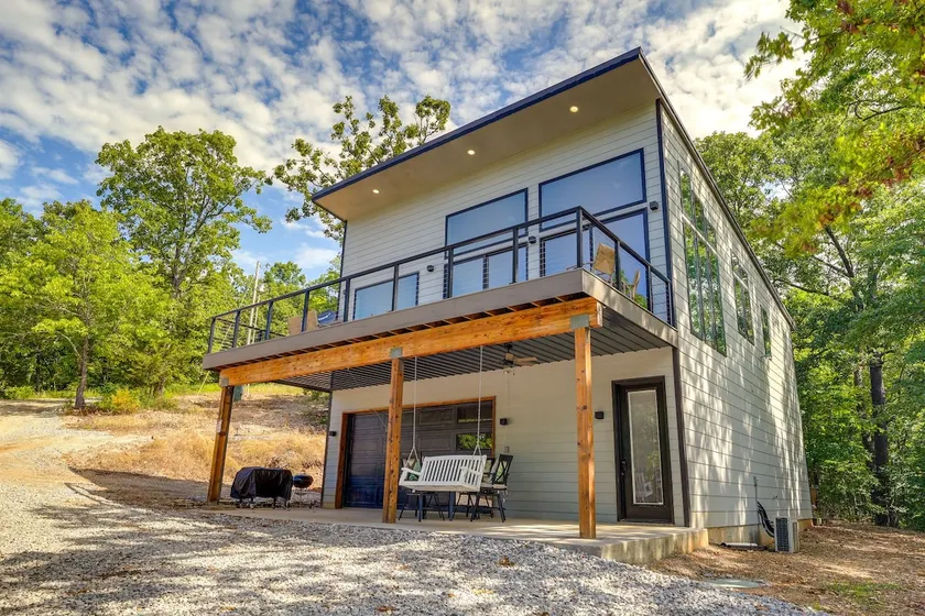 Thundercliff Lake House - Image 1
