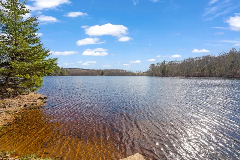 15 to Foxwoods, 20 Mohegan Lake & Casino Escape - Image 1
