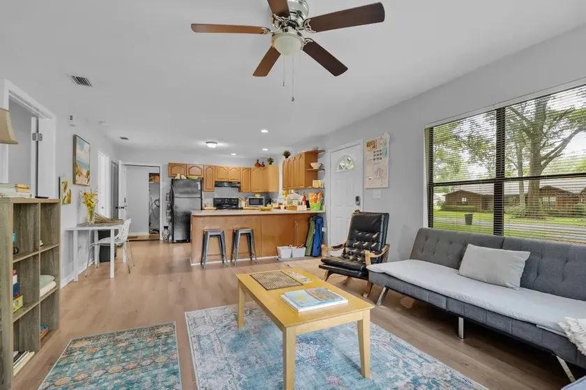Walk to Downtown* Close to Springs* Jacuzzi Tub* - Image 1