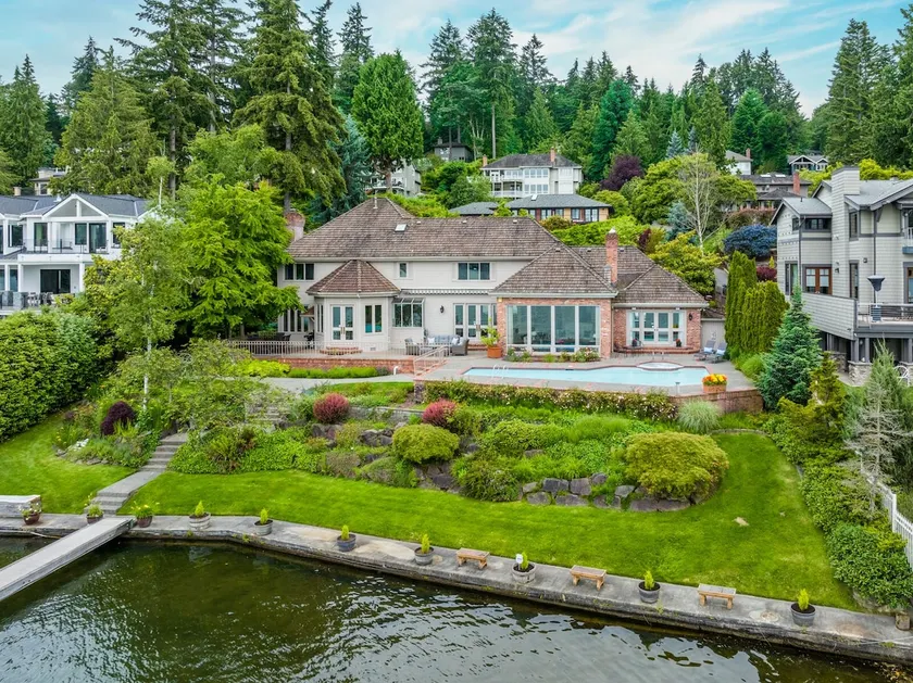 Stunning Waterfront Mansion with Pool and Hottub - Image 1