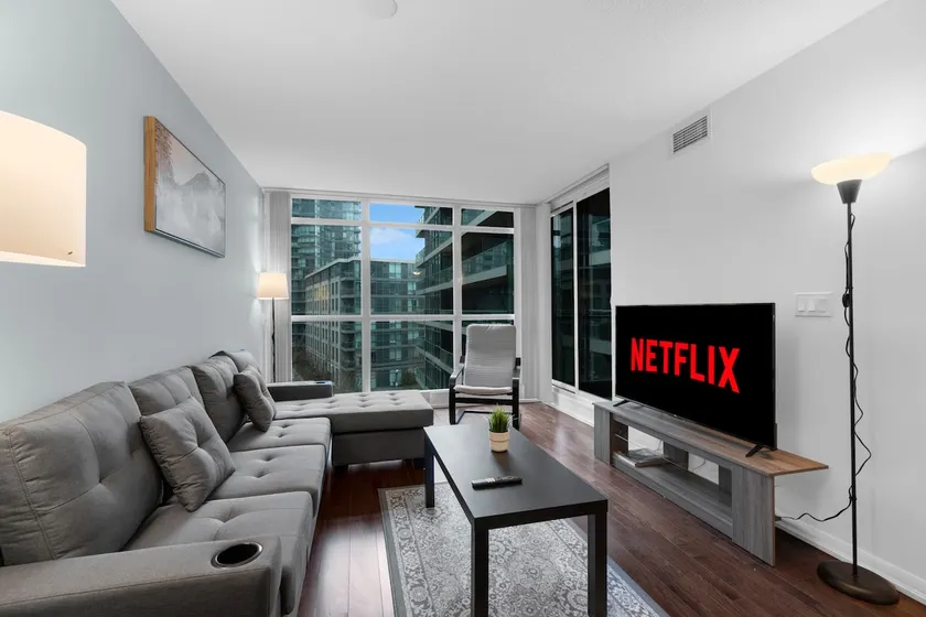 Cozy 2BR - FREE Parking - Pool,Gym,Sauna,Hot Tub - Image 1