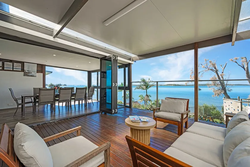Spacious 4BR Riverfront Getaway in Taren Point - Image 1