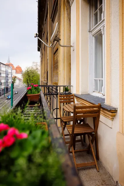 #Cozy Central Nest with Balcony - Image 1