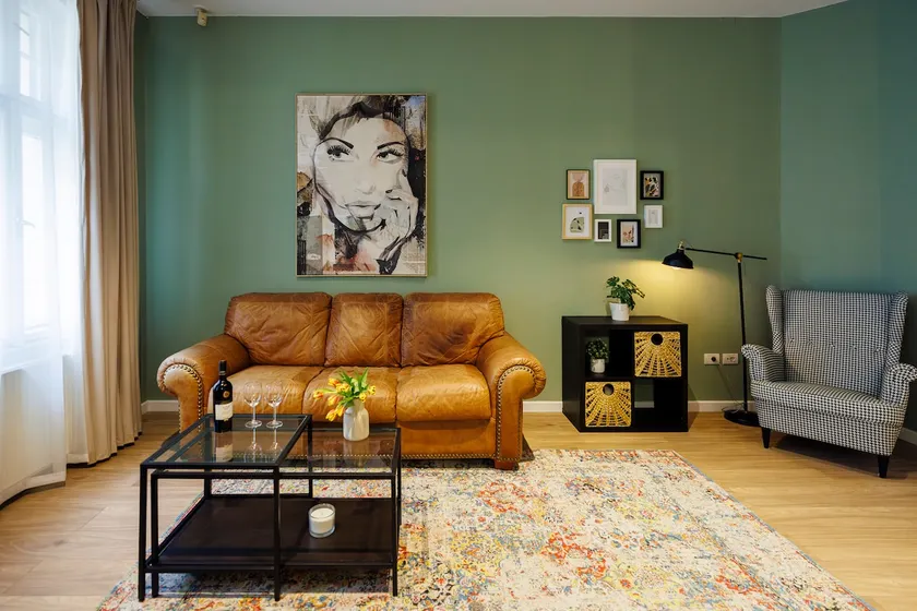 #Cozy Central Nest with Balcony - Image 1