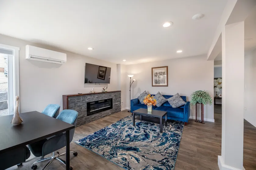 Stylish 2 Bedroom Capitol Hill Apartment - Image 1