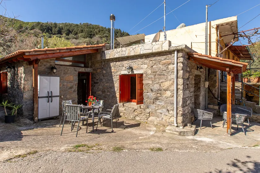 Vavouledo Village House - Image 1
