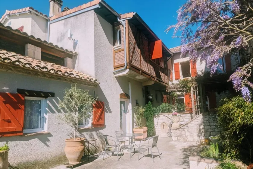 The patio - Image 1