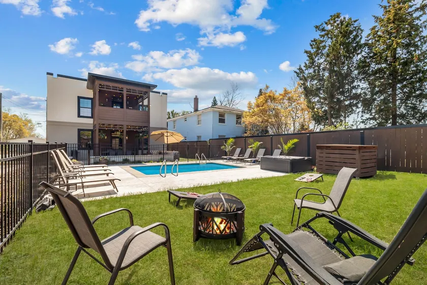 Luxury Riverwalk Pool Retreat - Image 1
