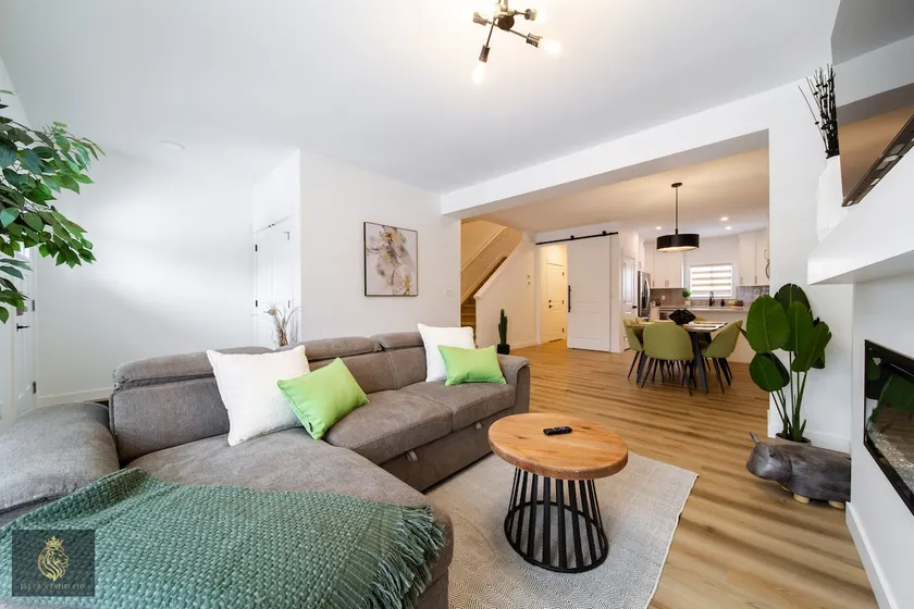 Fresh Modern Retreat | WEM | Garage | King Bed | Central A/C - Image 1