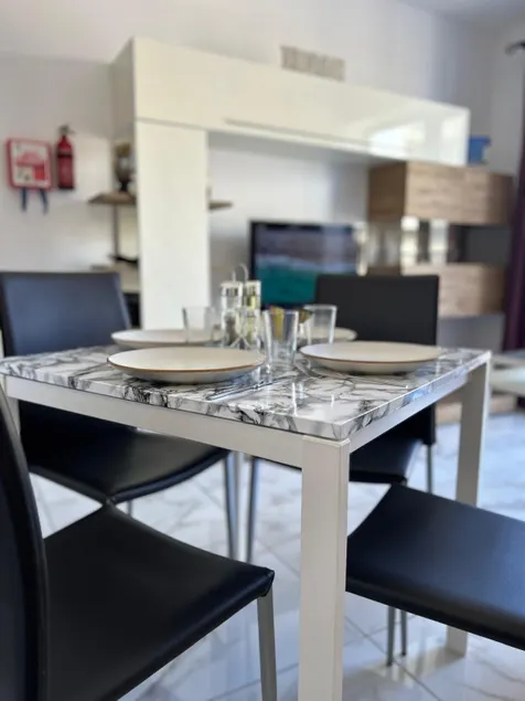 The Comfy Stay Apartment- 2BD Near Beach&Bus Stop - Image 1