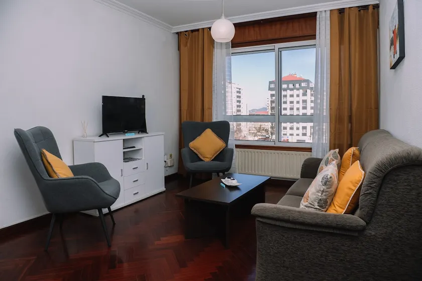 Cabana Rentals - Bright and comfortable with parking - Image 1
