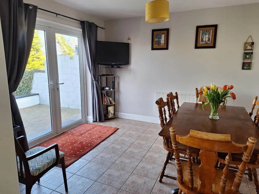 Galway City Lovely 2 Bed Apartment - Image 1