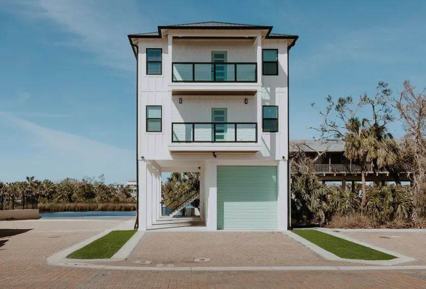 Kingfisher Cove -Lower unit with boat slip - Image 1