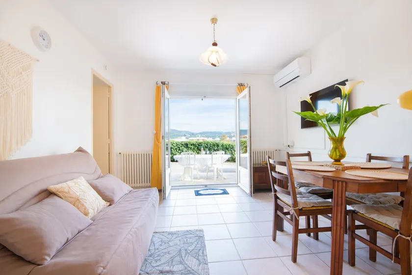 Air-conditioned 50 m2 ground floor apartment - Image 1