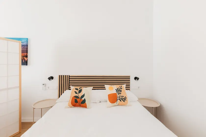 Stylish Studio with Easy Access to Valencias Best - Image 1