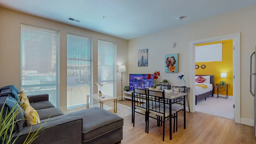 Stylish Home and Cozy200 - Image 1