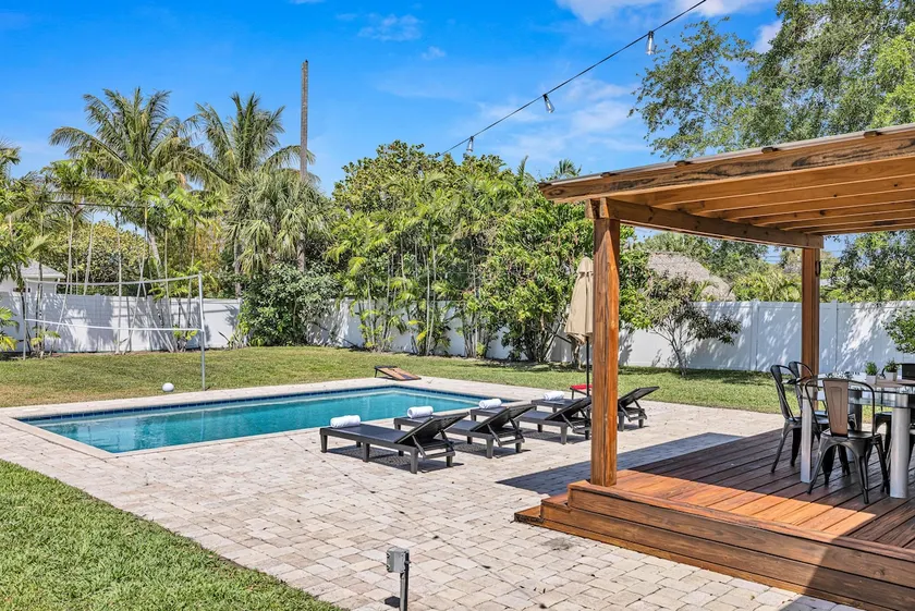 Stunning Tropical Pool House Delray Near The Beach - Image 1
