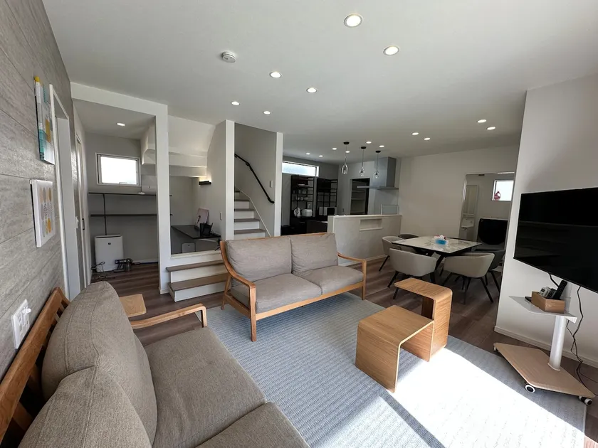Hilton's Home - Image 1