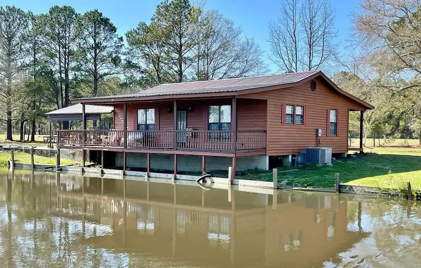Cabin on the Pond - Image 1
