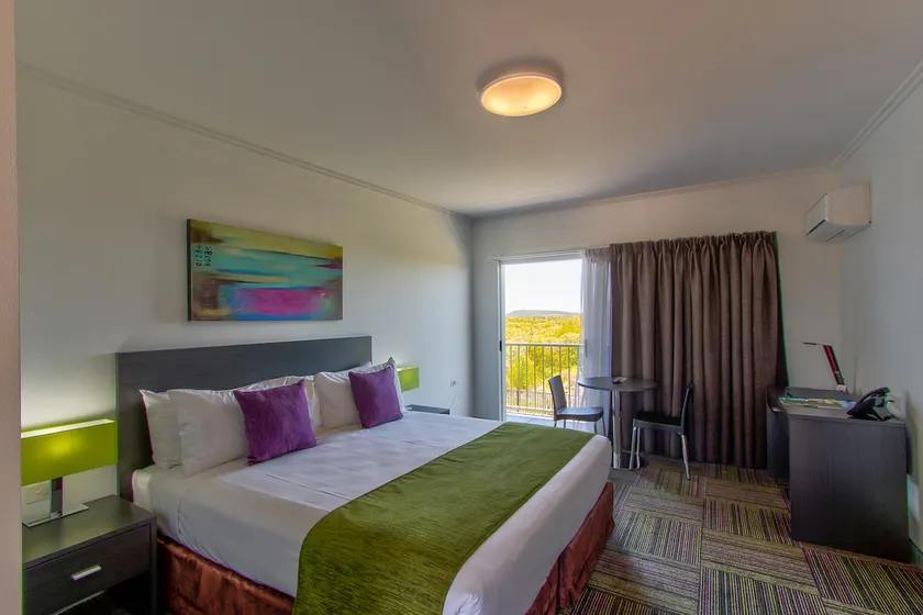 Mackay Oceanside Central Hotel Official - Image 1