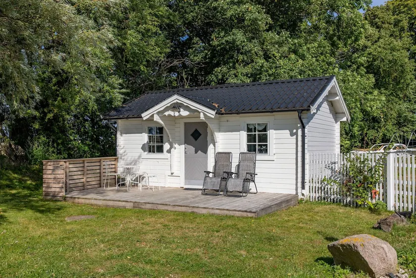 Cosy farm log house with playground close to sea - Image 1
