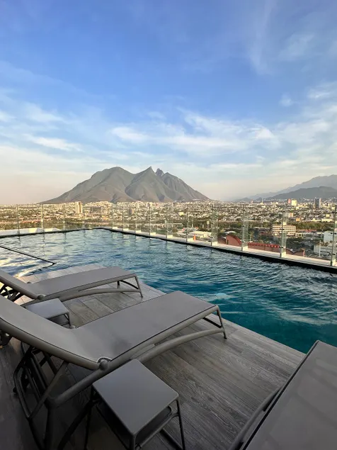 Amazing views, steps from Parque Fundidora - Image 1