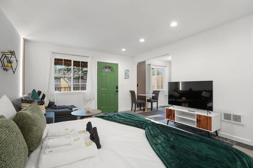 Beachy 1BR Escape with Sofa Bed - Golf & Beach Nearby - Image 1