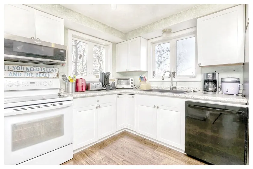 5BR Family Dream with Private Beach Access - Image 1