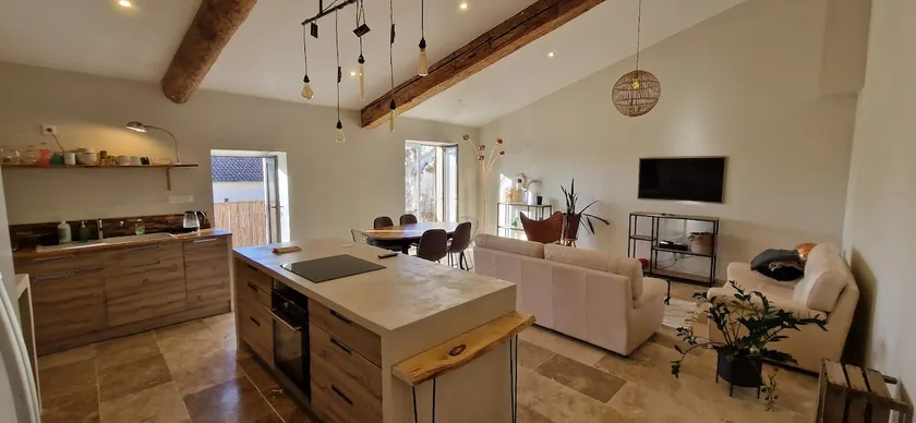 3-bedroom apartment, 90 m2, private parking, terrace, air-conditioning, Wi-Fi - Image 1