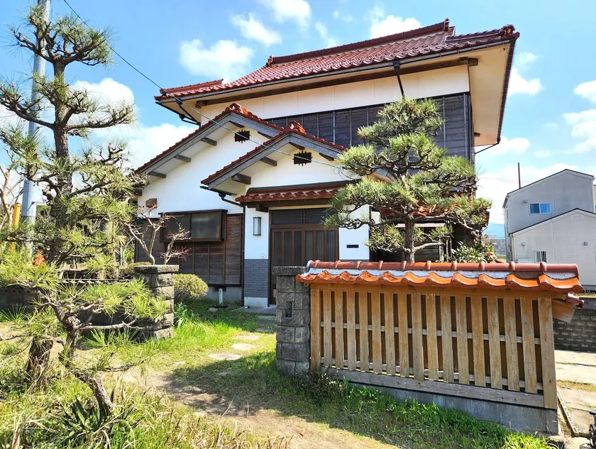 Seaside Onsen Hideaway • Theater & Free Footbath - Image 1