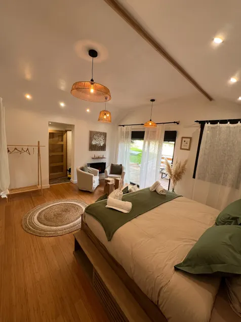 Villa in the middle of the forest - Image 1
