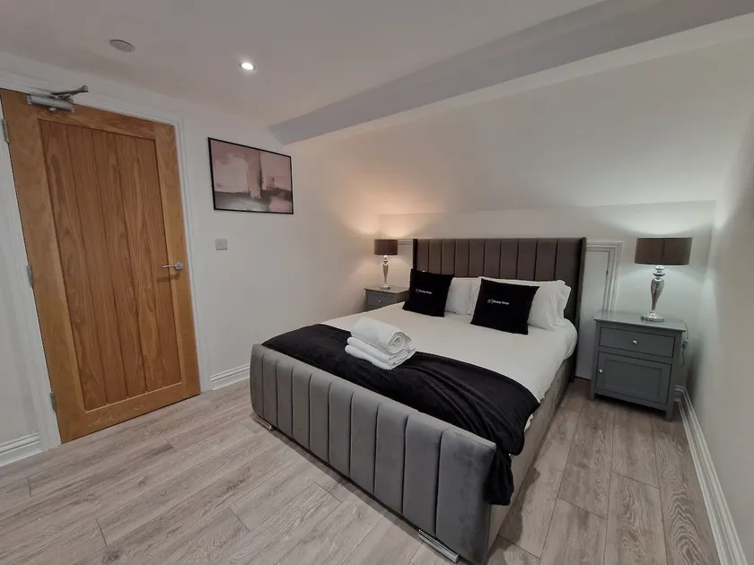 Apartment 1 The Baileys Cwm 2 Bedroom Sleeps 4 - Image 1