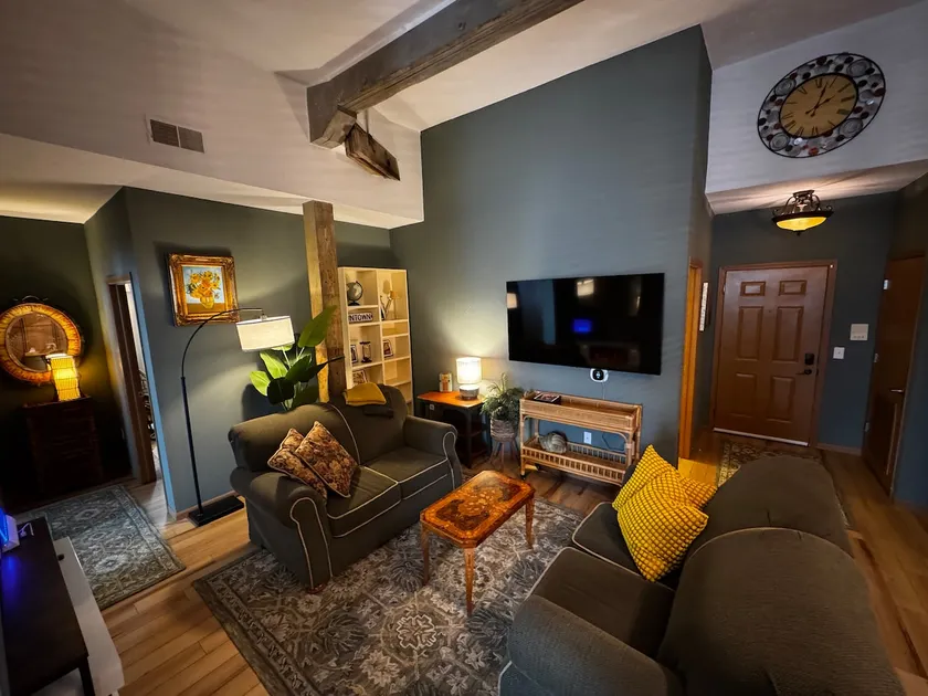 Downtown 3BR Historic Loft Suite - Image 1