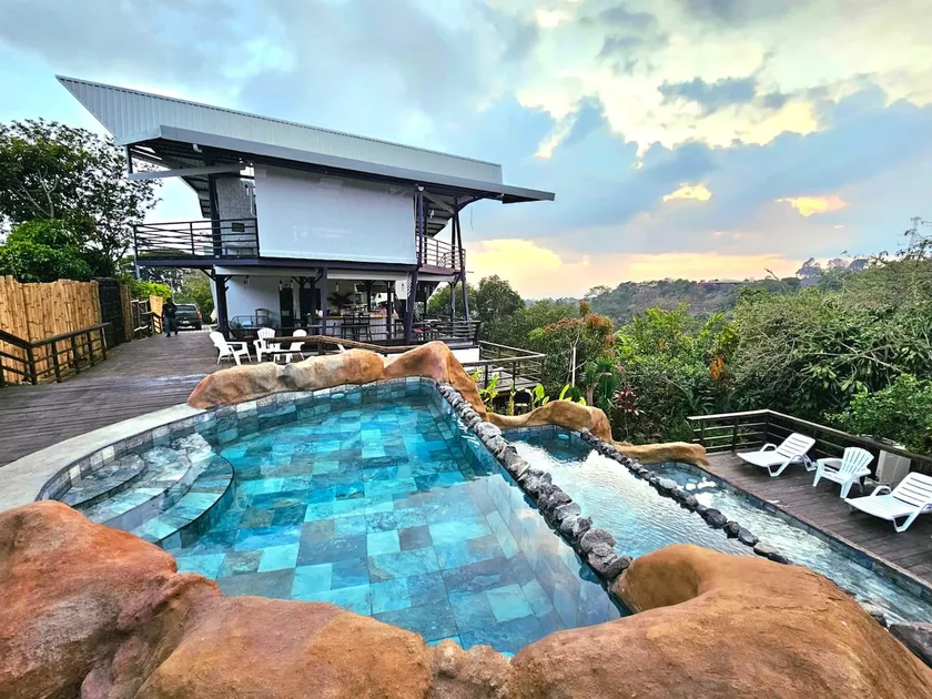 2 Bedroom cabin 5/ wild fauna flora cascade pools - Image 1