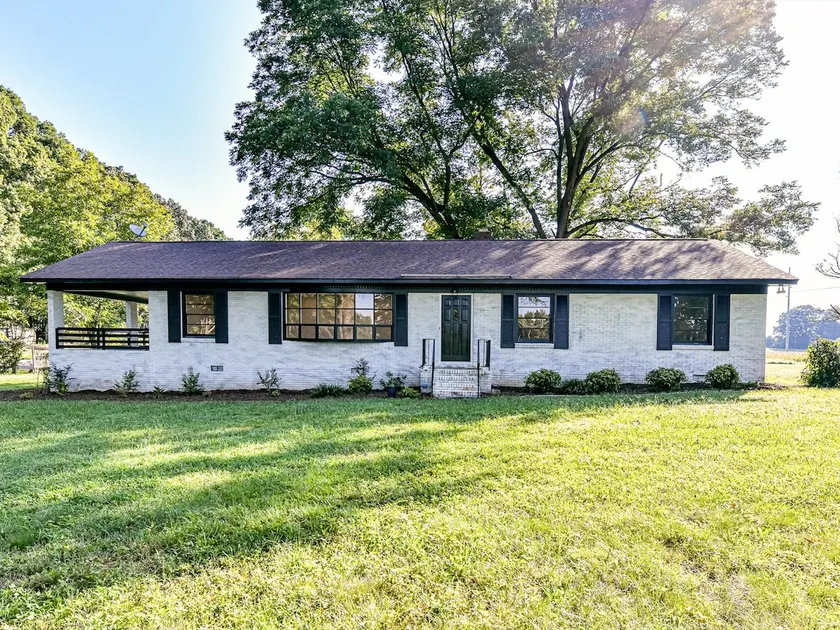 Newly Renovated Ranch Oasis - Image 1