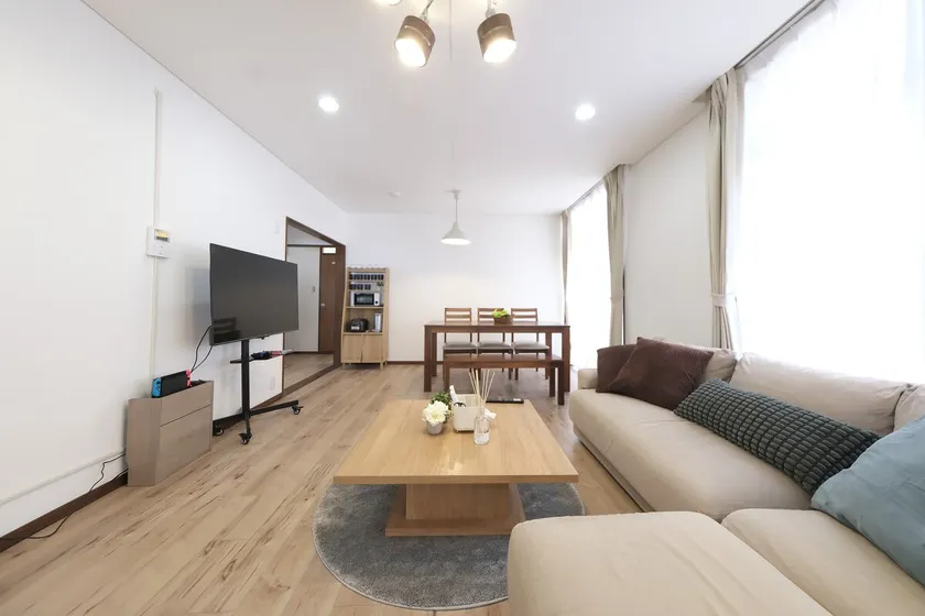 40 minutes from Narita Airport/100㎡ super rental house/maximum 8 people/parking lot for 2 cars fully equipped・Switch available - Image 1