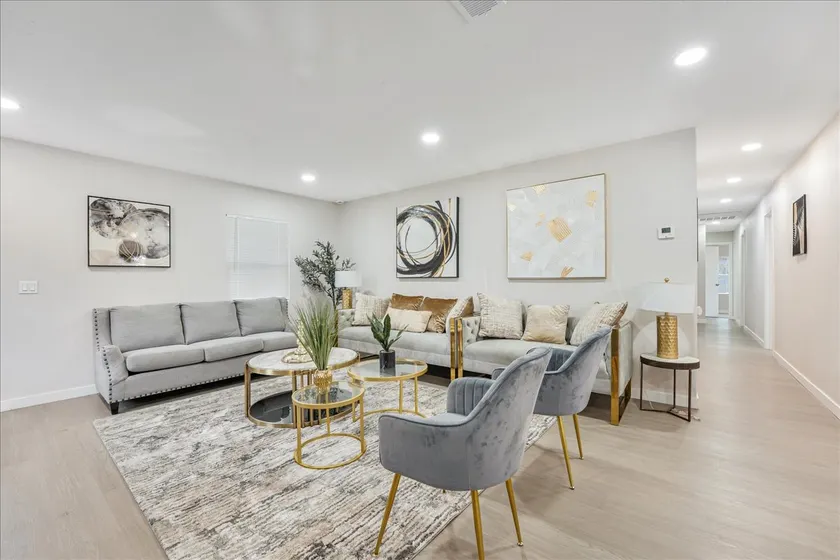 Spacious 5BR Retreat-Sleeps 10+ - Image 1