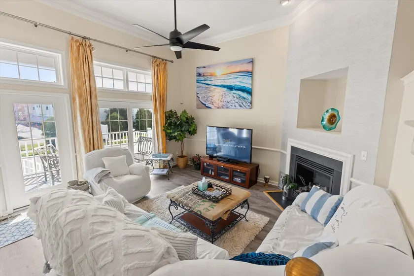 Sunny Bayside Escape - Image 1