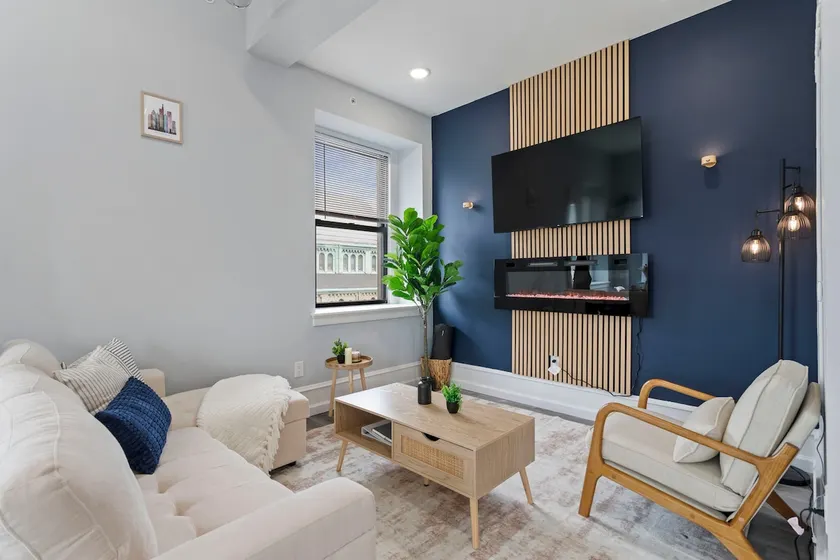 NEW Cozy Getaway/Gym/Fireplace/Free Parking - Image 1