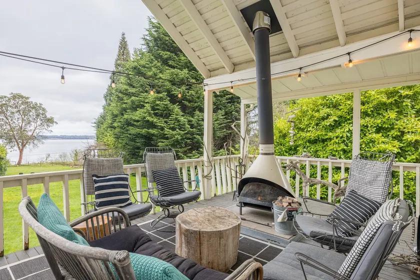 Beach Cottage w/ Water Access - Image 1