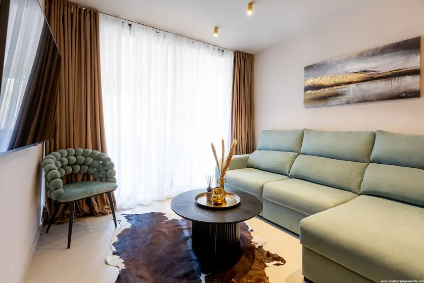 Elegant 1BR in Castle Harbour - A/C & Heated Pool - Image 1