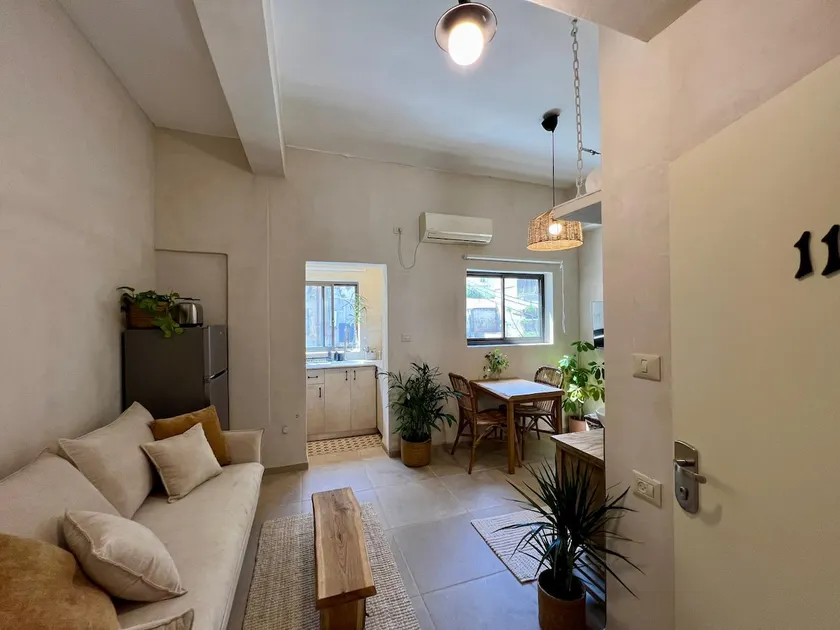 your place in the Talpiot market - Image 1