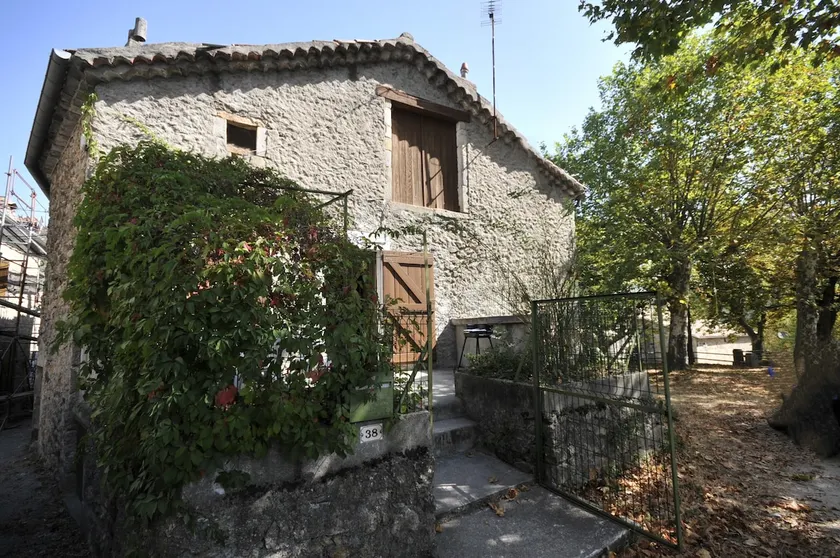 Family residence - Image 1