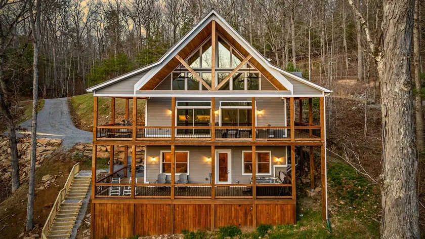 Whitetail Crick; Creekfront, hot tub, theatre room - Image 1