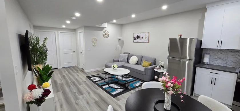 Bleniel Place - Stylish Basement Suite with Wi-Fi Netflix & Parking - Image 1