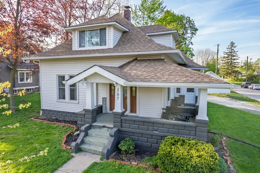 Grand Park 1910 Corner Craftsman 2KINGS Sleeps 10+ - Image 1