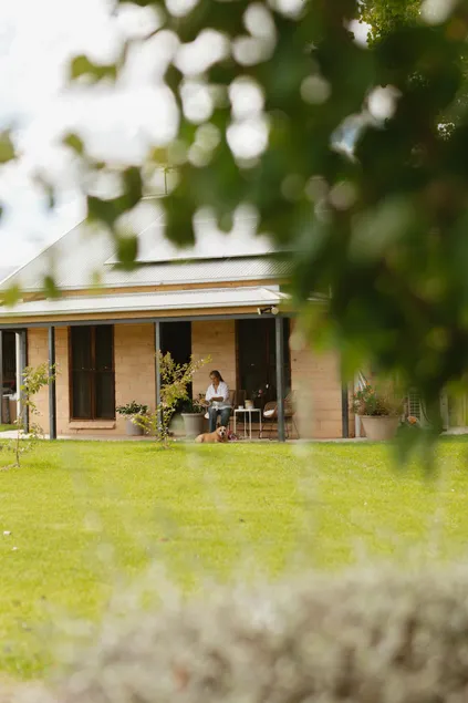 Flower Farm Cottage, The Rock - Image 1