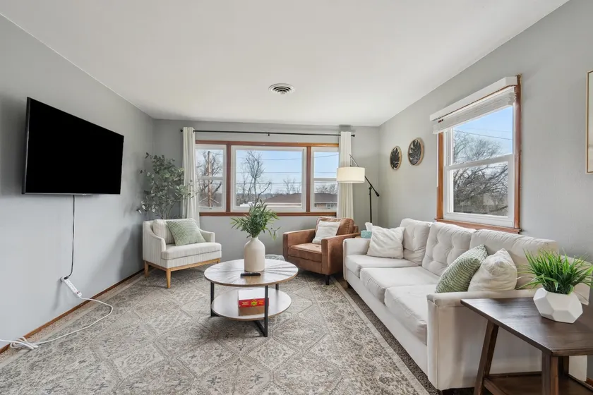Pet Friendly, Walk to Uptown Marion - Image 1