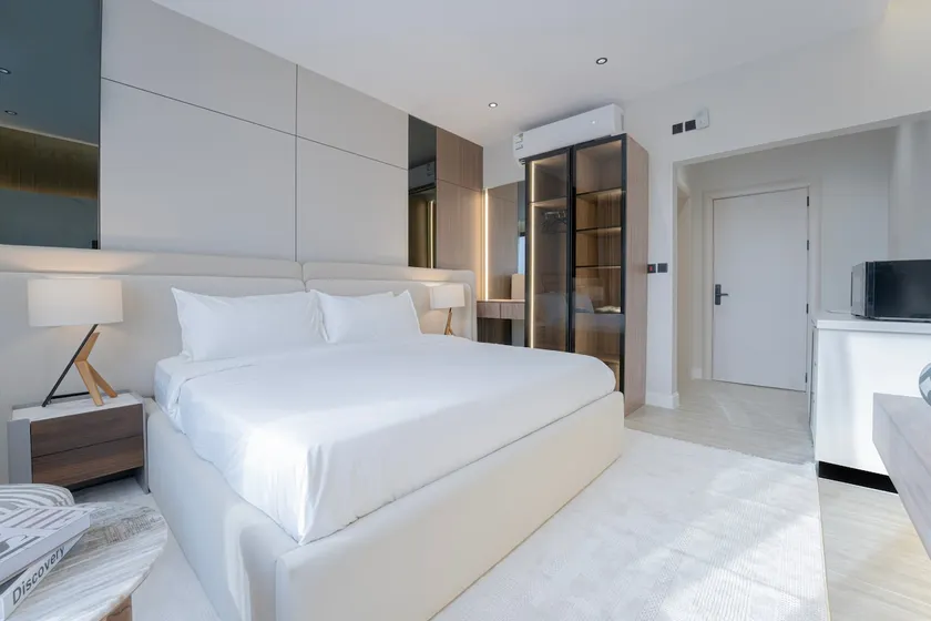Rozn Co| Cozy & Modern Studio - Image 1