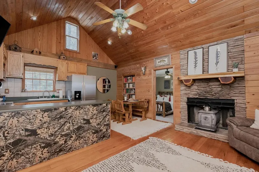 Relaxing 2BR Cabin w/ Fast Wi-Fi + Grill - Image 1